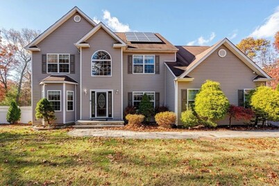 BIG home with hot tub, sleeps 10 guests