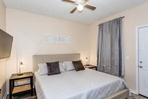 3 habitaciones, tabla de planchar con plancha, wifi y ropa de cama 