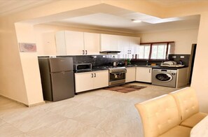 Private kitchen - Tastefully Furnished Three Bedroom at Gariki Abuja (Abuja)