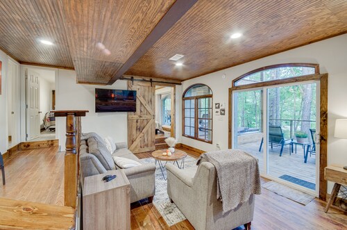 Mississippi Retreat w/ Hot Tub, Deck & Lake Views!