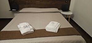 3 bedrooms, bed sheets