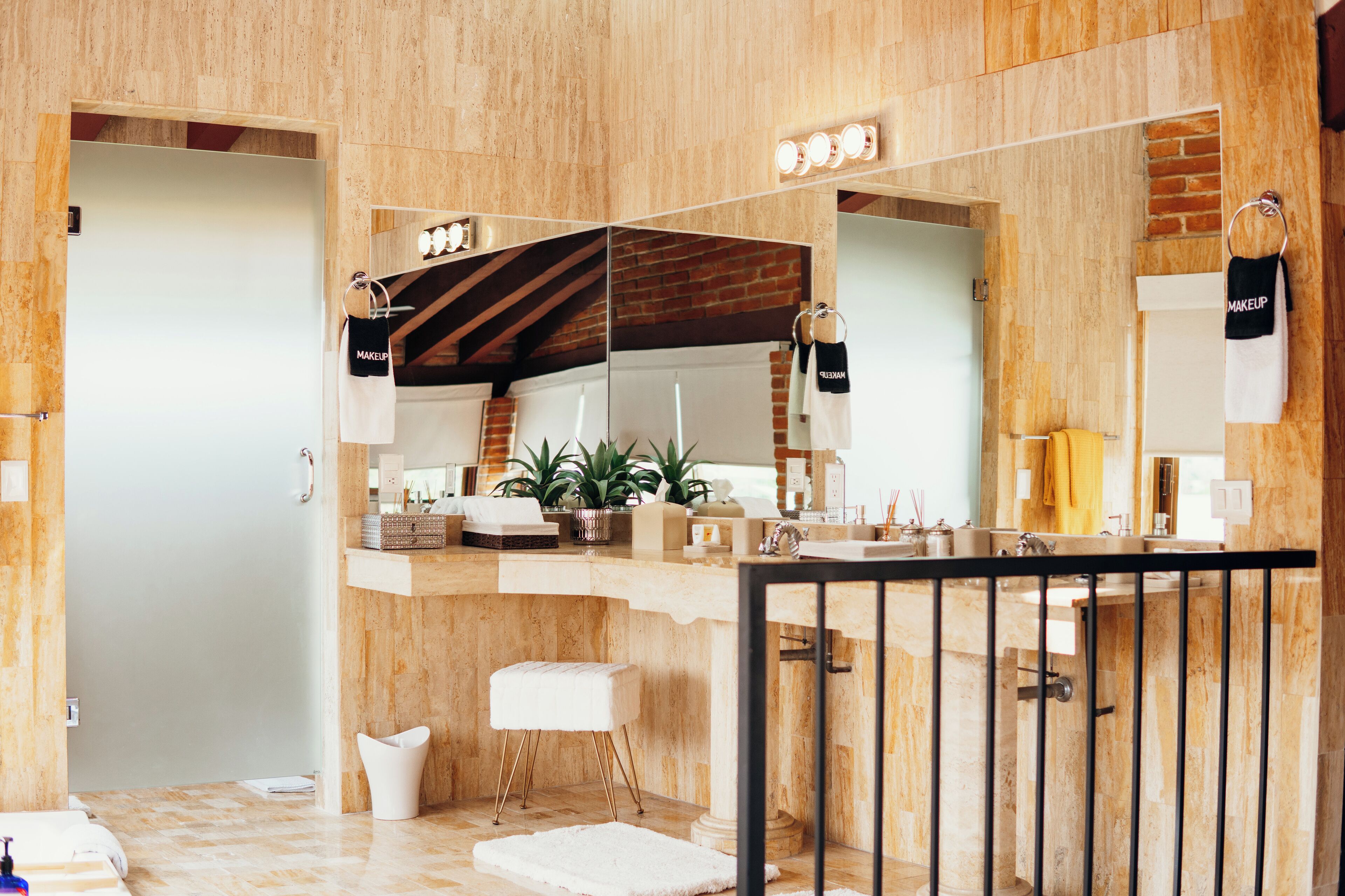 Loft Premium, 2 habitaciones, para no fumadores, vista a la montaña | Baño | Amenidades de baño gratuitas, secadora de cabello, toallas, jabón 