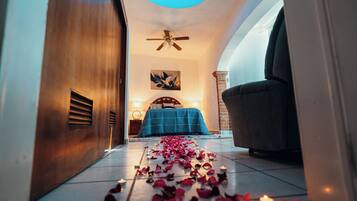 Suite de luna de miel | Ropa de cama de alta calidad, edredón y decoración personalizada