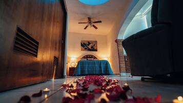 Suíte lua de mel | Roupas de cama premium, edredons de pluma, individualmente decorados