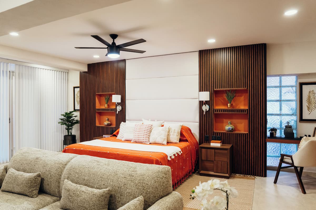 Deluxe Studio Suite | 1 bedroom, premium bedding, down comforters, individually decorated