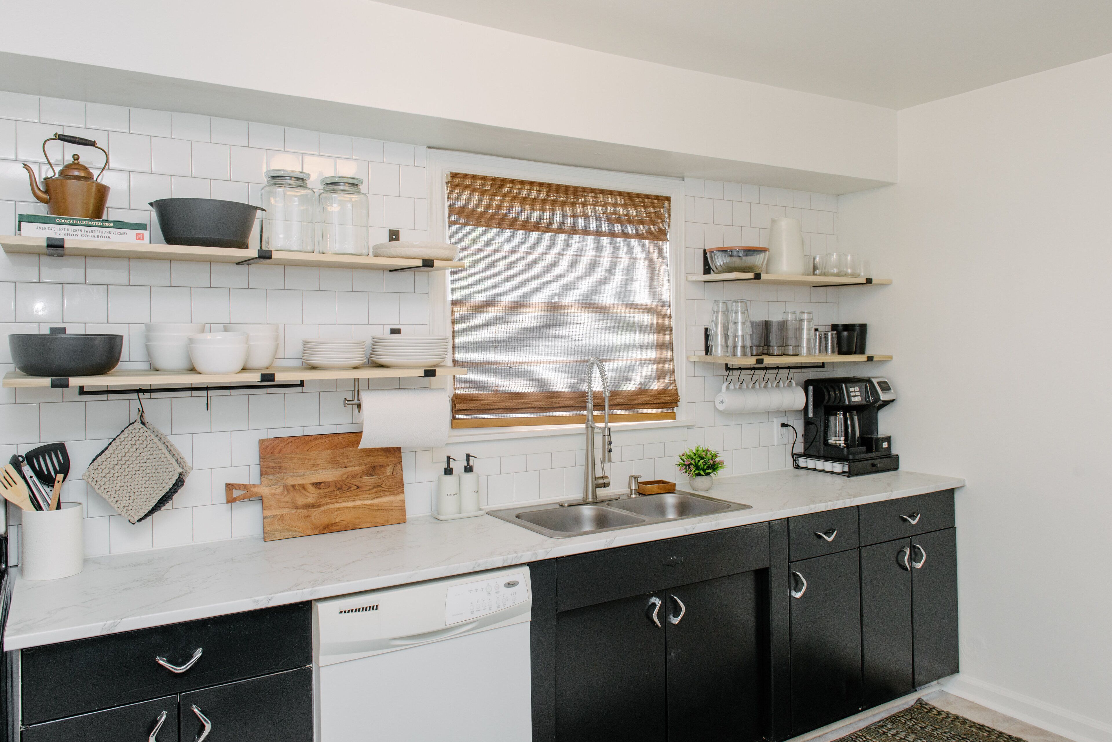 Kylskåp, mikrovågsugn, ugn och spishäll