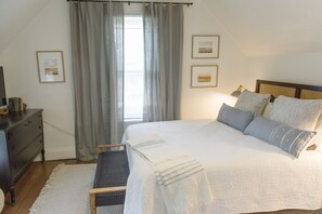 2 makuuhuonetta, työpöytä, silitysrauta/-lauta, ilmainen Wi-Fi