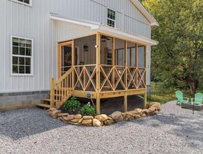 Exterior - 2 bed, 2 bath Modern Rustic barndominium. The Old Homeplace (Sevierville)