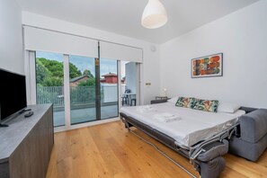 1 bedroom, iron/ironing board, Internet, bed sheets