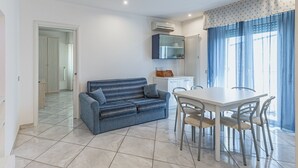 Unclassified image, 5 of 11, button - Pescara SeaView Apartment with Private Parking! (Pescara)