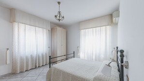 Unclassified image, 2 of 11, button - Pescara SeaView Apartment with Private Parking! (Pescara)