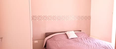 1 bedroom, iron/ironing board, Internet, bed sheets