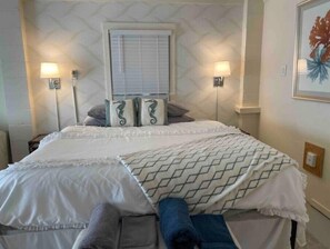 1 bedroom, desk, iron/ironing board, free WiFi - Quiet Waterfront Suite 10Min to Folly & Downtown! (Charleston)