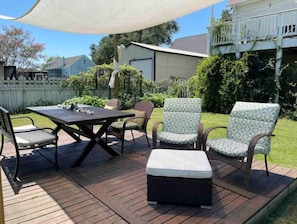 Outdoor dining - Quiet Waterfront Suite 10Min to Folly & Downtown! (Charleston)