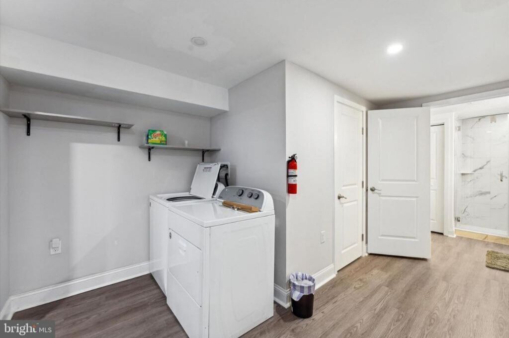 Immaculate, Modern 3 Bedroom 2 Bath Full House