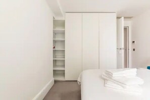 1 quarto, Wi-Fi de cortesia, roupa de cama