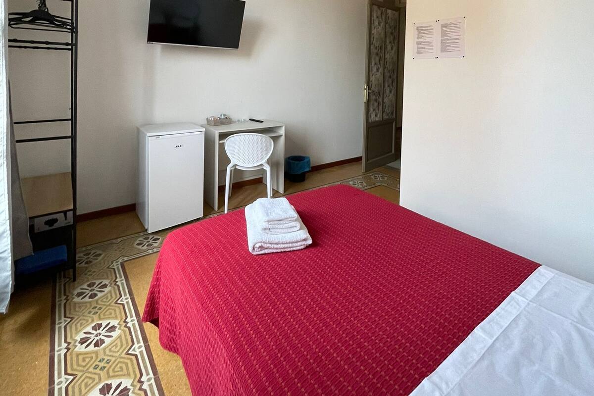 Kahden hengen standard-huone (yksi tai kaksi sänkyä) | Select Comfort -patjalliset sängyt, tallelokero huoneessa, työpöytä