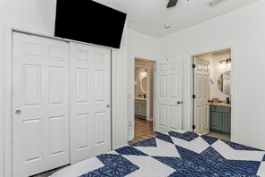 3 chambres, fer et planche à repasser, Wi-Fi, draps fournis