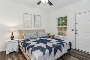 3 bedrooms, iron/ironing board, WiFi, bed sheets