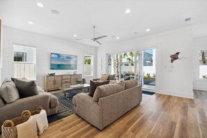 Una televisión, una videoteca