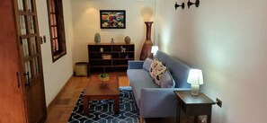 TV - Charming Home In Historic District Pet Friendly (Cuenca)