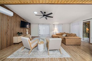 صورة غير مصنفة، 3 من 39، زرّ