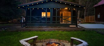 Hot Tub, King Bed, EV Charger 5 MI to Mt Rainier