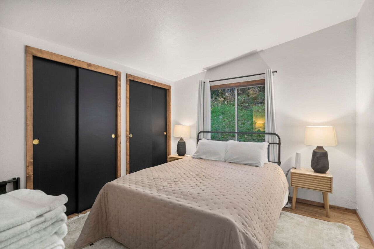 2 bedrooms, travel crib, WiFi, bed sheets