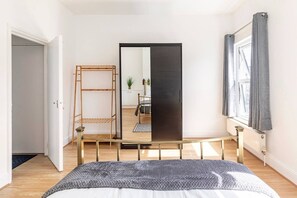 3 室のベッドルーム、WiFi、ベッドシーツ、車椅子でアクセスできる設備