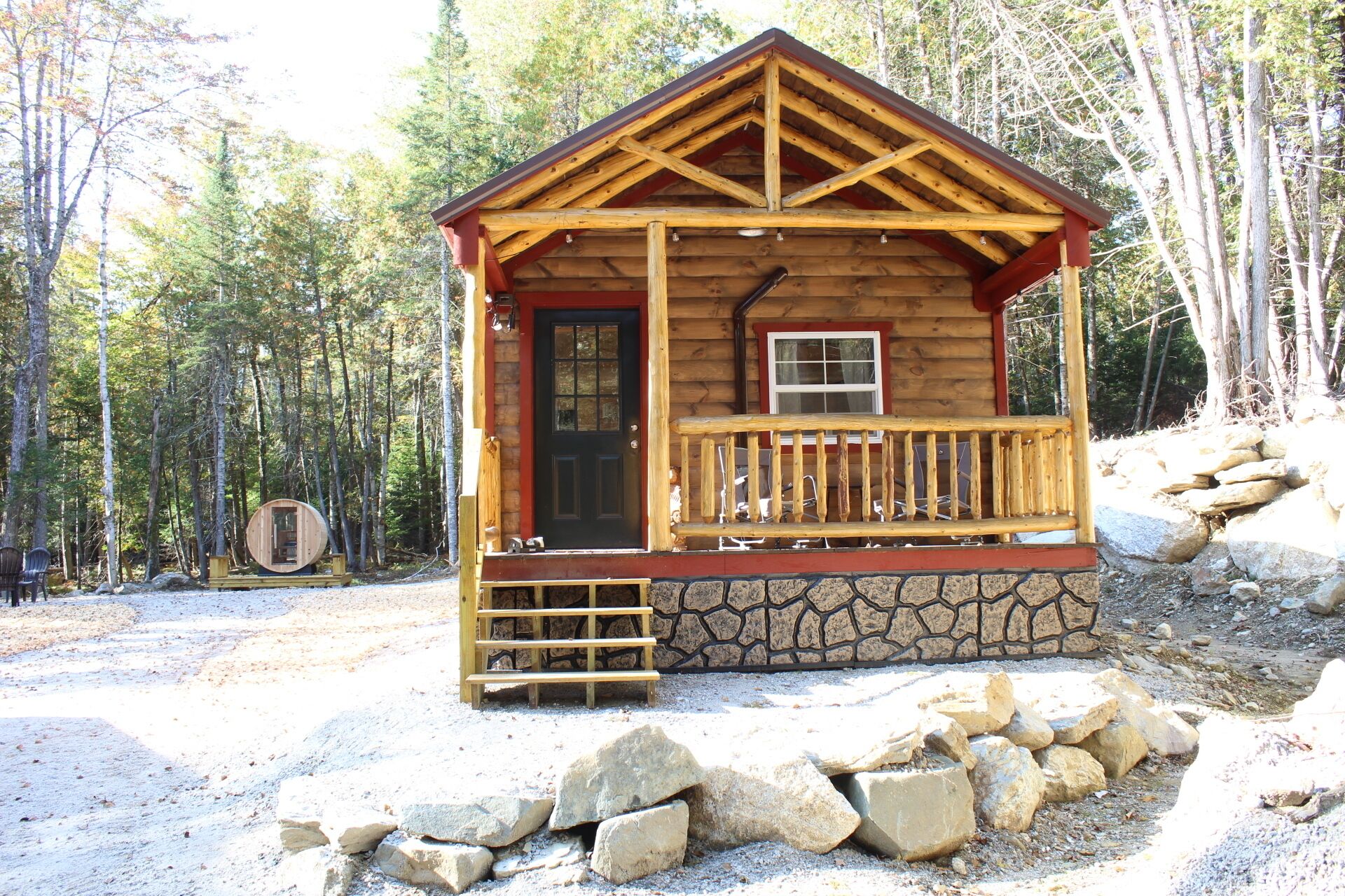 Trailside cabin w/ sauna,  minutes to town & lake, skiing nearby. Pet Friendly!