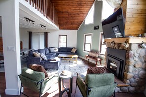 Smart TV, fireplace, video games, offices - Riverfront | Hot Tub, Fireplace, Kayaks & Tubes (Reed City)