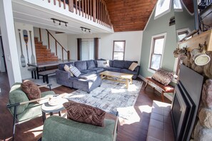 Smart TV, fireplace, video games, offices - Riverfront | Hot Tub, Fireplace, Kayaks & Tubes (Reed City)