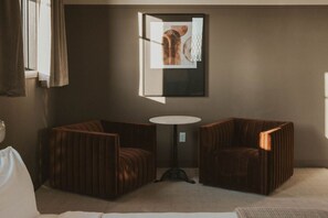 アイロン / アイロン台、WiFi (無料)、ベッドシーツ