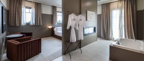 Iron/ironing board, WiFi