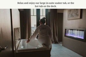 Interior - Luxury Hot Tub Suite Downtown Berlin 303 ADA (Berlin)