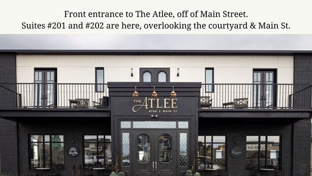 Der Haupteingang von The Atlee mit Blick auf den Innenhof und die Hauptstraße.