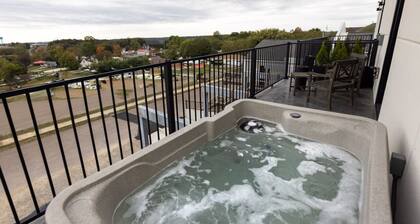 Luxury Hot Tub Suite in Downtown Berlin 305