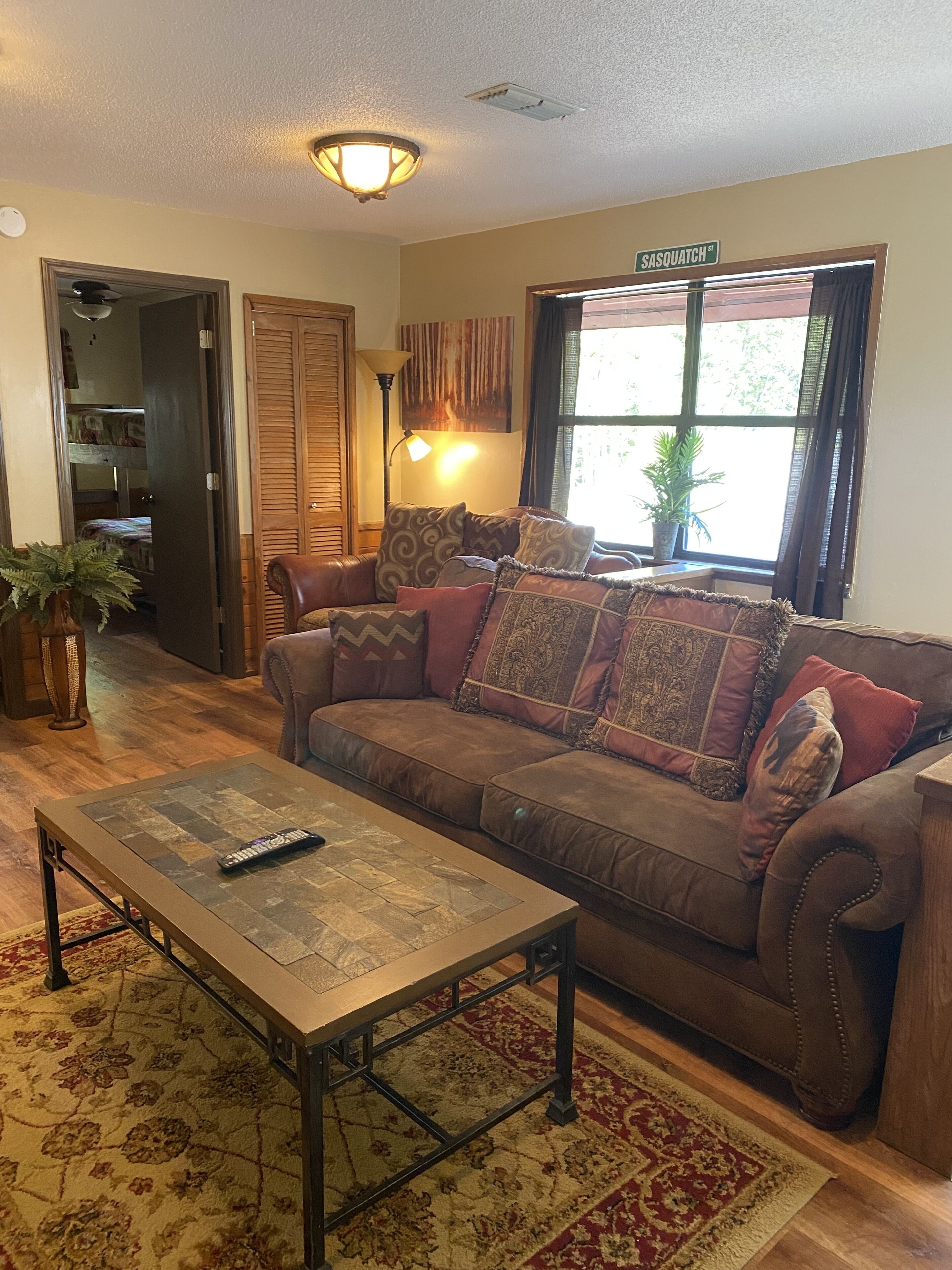 Standard Cabin | Living area