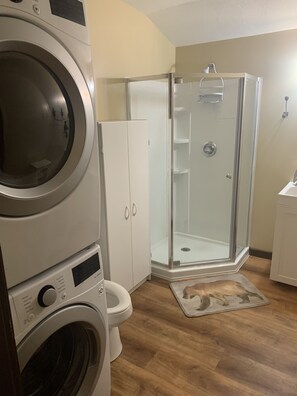 Standard Cabin | Bathroom | Towels