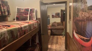 Standard-Ferienhütte | 3 Schlafzimmer, Bügeleisen/Bügelbrett, kostenloses WLAN, Bettwäsche