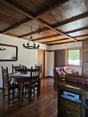 Dining - Casa das Acácias (Cabeceiras de Basto)