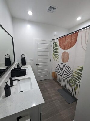 Towels, toilet paper - Desert Lakehouse Getaway (Page)