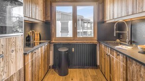 Kaffetrakter/tekoker, kjøleskap, ovn og oppvaskmaskin