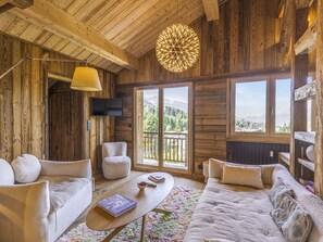 TV, fireplace, books, stereo