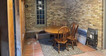 Beautiful 6 bedrooms house for Fun/Work/Family