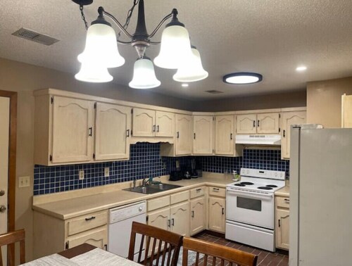 Beautiful 6 bedrooms house for Fun/Work/Family