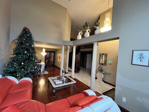 Een smart-tv en een open haard