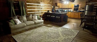 Quiet Cabin Nestled in Red River Gorge. Close to world class hiking and climbing