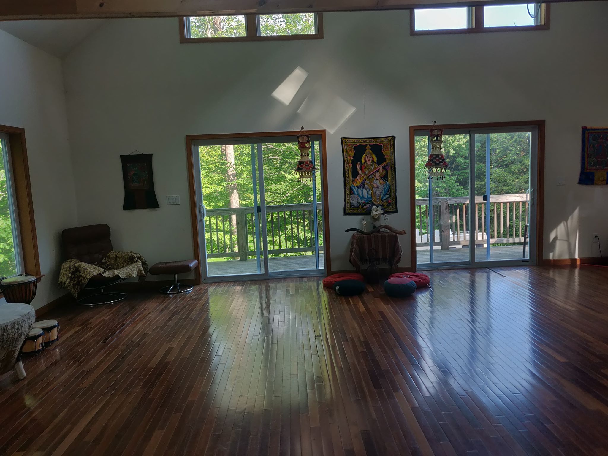Spacious & Gracious 4Br Log Chalet with Sauna, Pool and Grand Entertaining Space