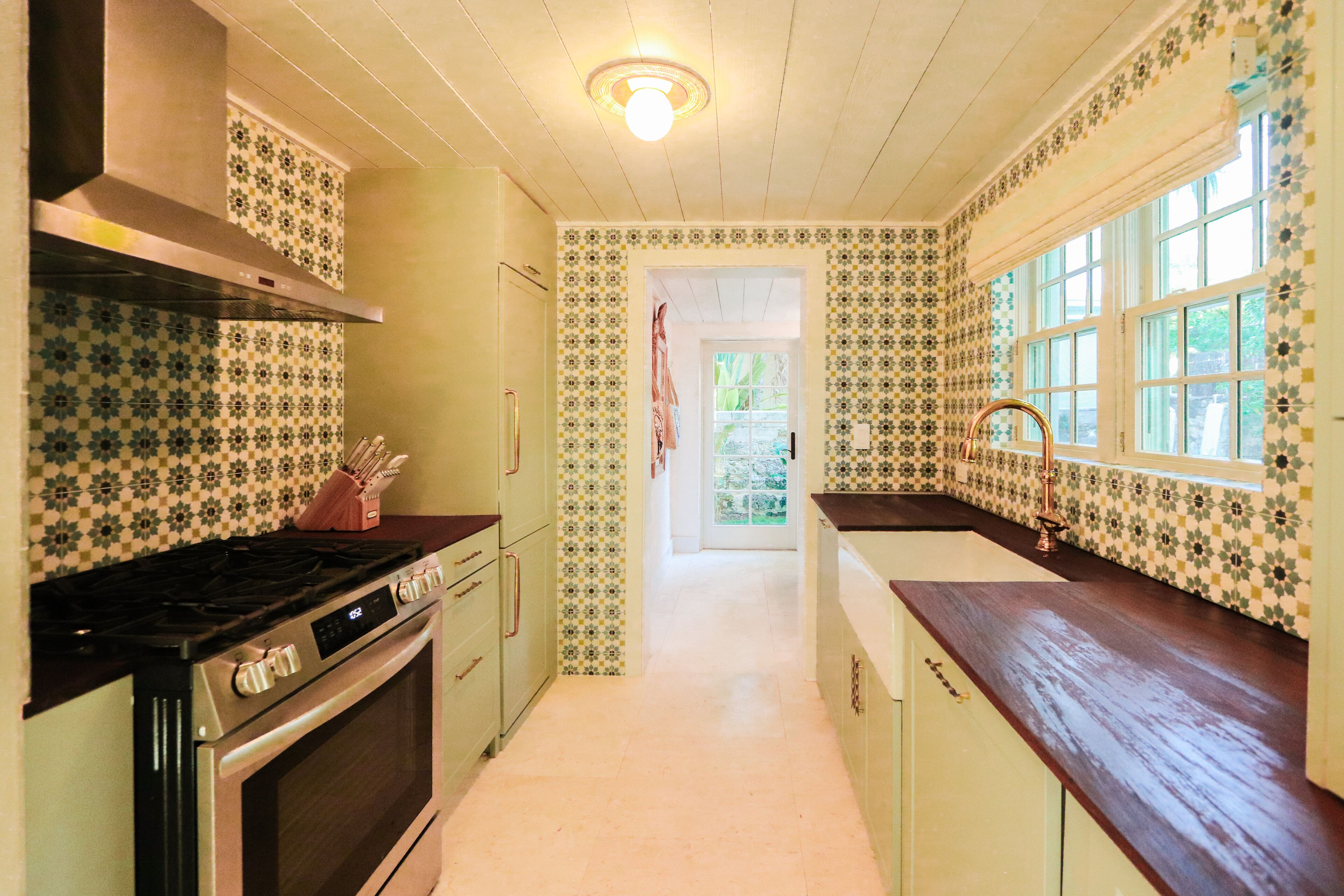 luxury villa | private kitchen | coffee/tea maker, high chair